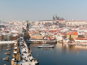 depositphotos_14051370-stock-photo-charles-bridge-and-prague-castle_resize